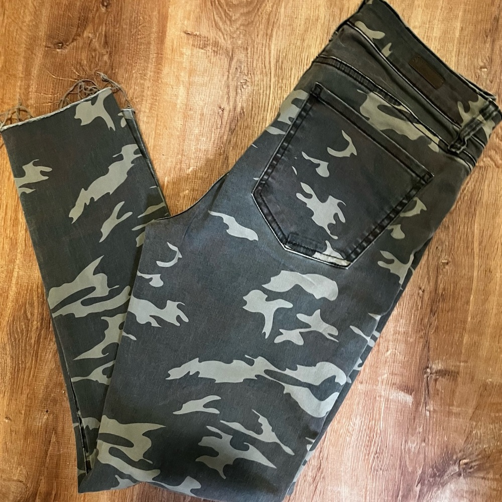 Woman’s Kut From the Kloth pant size 6
